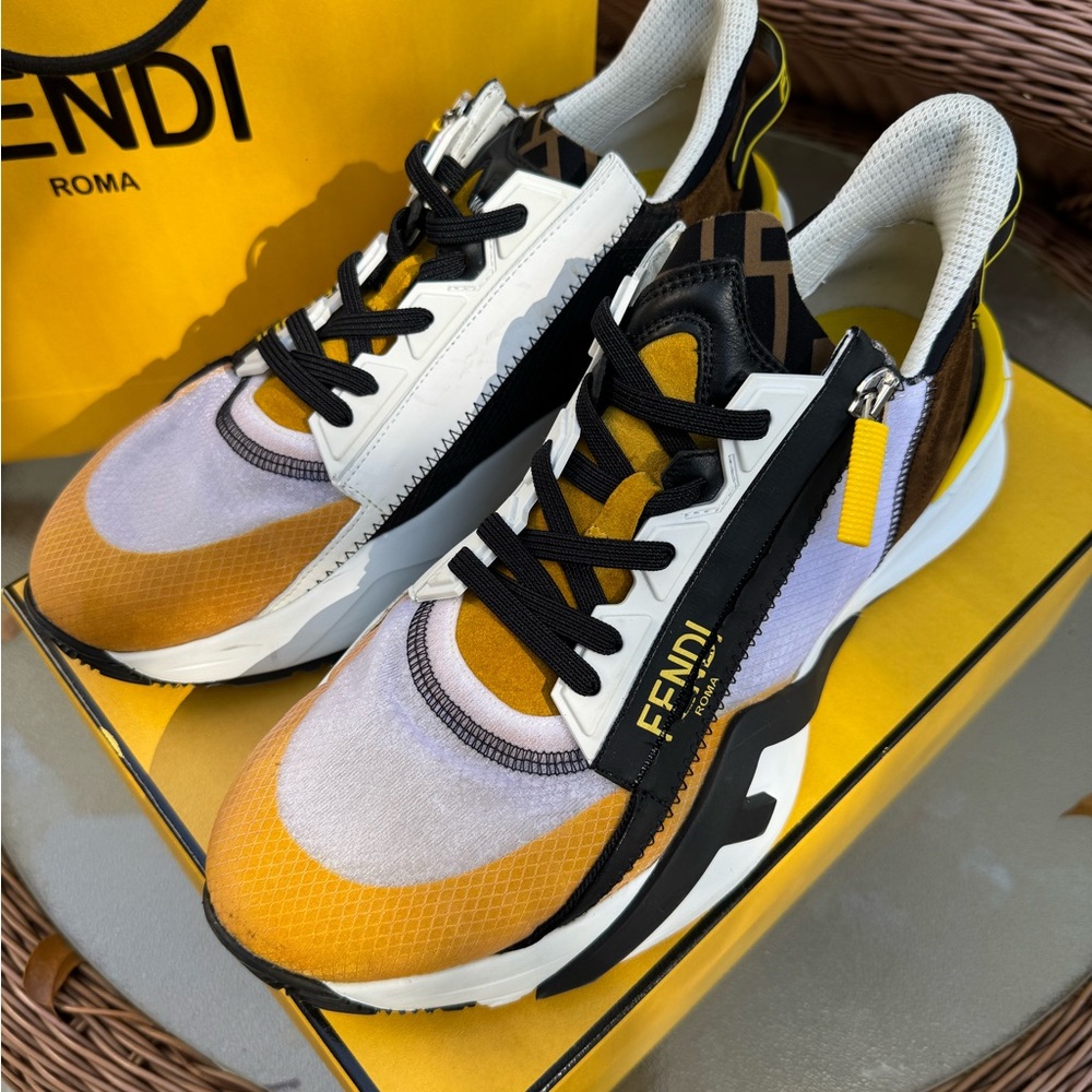 Fendi Mens sneakers
Worn twice only!